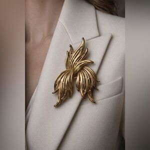 Vintage Trifari Gold Tone Leaf Brooch Signed Large Sculptural Botanical Pin